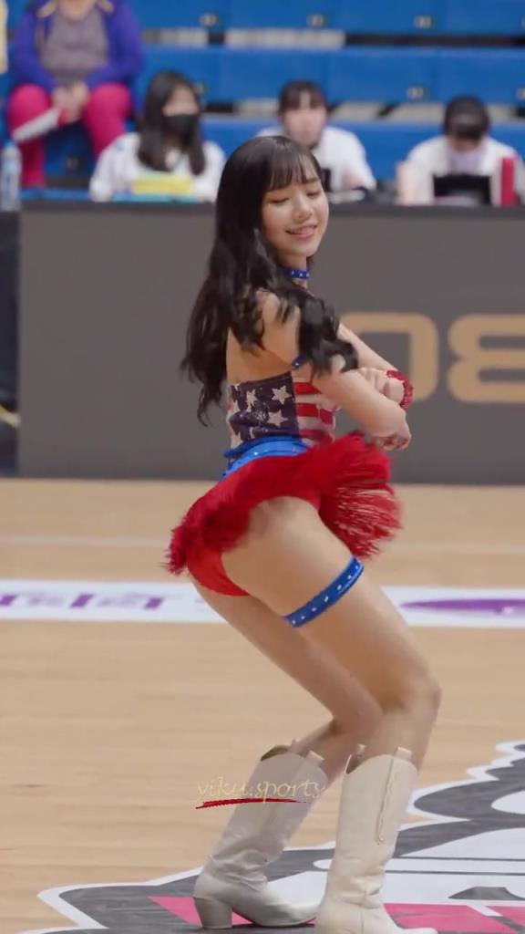最好的啦啦隊(duì)小姐姐！自信，健康充滿活力！